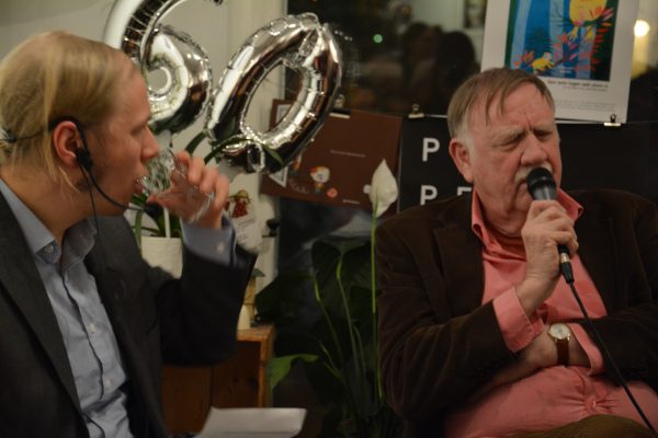 Nuvarande sällskapsordförande David Väyrynen och författaren Gunnar Balgård, tidigare ordförande, styrelsemedlem och redaktör för Provins.